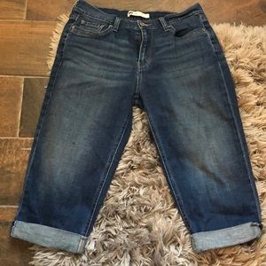 Levi size 10 Capris. Medium wash